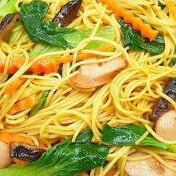 ผัดหมี่ซั่วไส้กรอกไก่