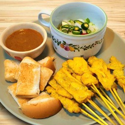 [เซตสุดฮิต] หมูสะเต๊ะชุดเล็ก (10 ไม้) + ขนมปังปิ้ง 1 แผ่น
