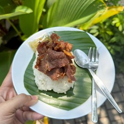 ข้าวเหนียวสันคอหมูทอดกระเทียมงา