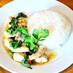 ข้าวกะเพราปลาน้ำดอกไม้(S)