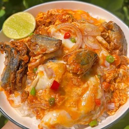 ข้าวไข่ขยี้ปลากระป๋อง