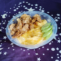 ข้าวไก่กระเทียม+ไข่ข้น