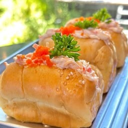 ขนมปังเกลือxปูอัดไข่กุ้ง