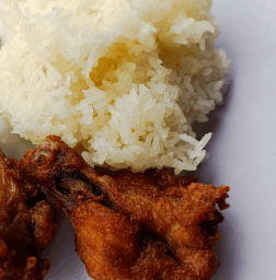 ข้าวเหนียว+น่องไก่ทอด (ชิ้นใหญ่)