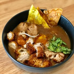 ก๋วยเตี๋ยวเรือไก่กรอบ