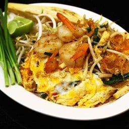 ผัดไทยกุ้งสด พิเศษ