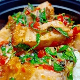 ข้าวกะเพรา ข้าวไข่ข้น by ครัวชมพู