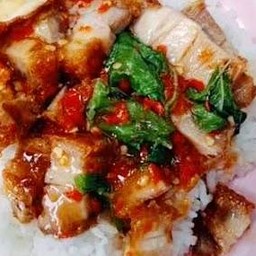 กะเพราหมูกรอบ