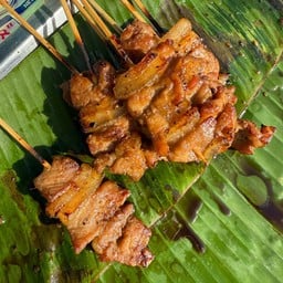 หมูปิ้ง - ไก่ย่าง (เซเว่นวัดหน้าเมือง)