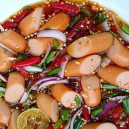 ยำไส้กรอก