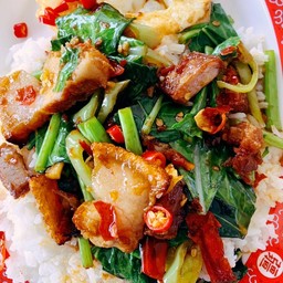 คะน้าหมูกรอบ