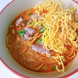 ข้าวซอยเนื้อโคขุน (พิเศษ)