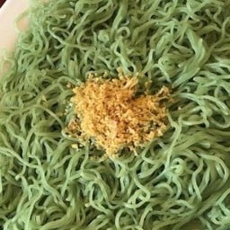 บะหมี่หยก(มีกระเทียมเจียว)