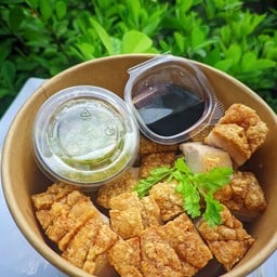 หมูกรอบนายโต ปลวกแดง