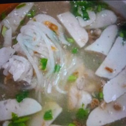 ต้มจั๊บเส้นข้าวเปียก