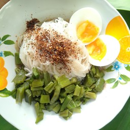 ขนมจีนน้ำยาปลาร้า