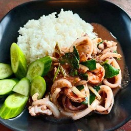 ปลาหมึก _ กุ้ง ผัดกะปิ