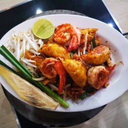 เกี้ยวกุ้งผัดไทยกุ้งสด