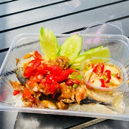 ข้าวปลาทูแกะผัดพริกสดราดข้าว