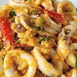 ปลาหมึกผัดไข่เค็ม