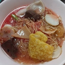 ก๋วยเตี๋ยวลูกชิ้นปลา ท่าดินแดง 14
