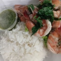 ข้าวเครื่องแกงหมูสับใส่ผักบุ้ง