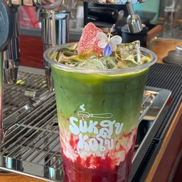 นมสดสตอเบอร์รี่ชาเขียว