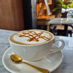 To Sis Cafe สี่แยกโลตัส