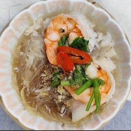 กุ้งเล่นน้ำฝน (กุ้งอบวุ้นเส้น)