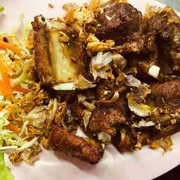ซี่โครงหมูทอดกระเทียม