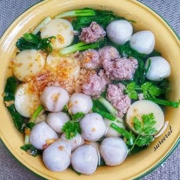 ต้มจีดหมูสับเต้าหู่อ่อนลูกชิ้นปลา