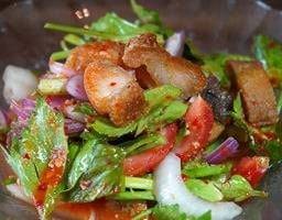 ยำหมูกรอบ