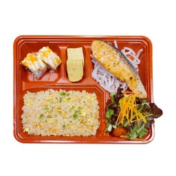 ข้าวผัดกับปลาแซลมอนย่างเกลือ/ย่างซีอิ๊ว