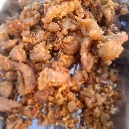 ข้าวเหนียวหมูทอด เจ๊โอ๋