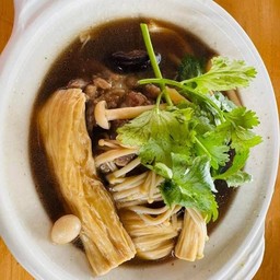 สุกรท่องอ่างยาจีน (บักกุเต๋)