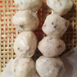 ลูกชิ้นปลาหมึก กระเพรา