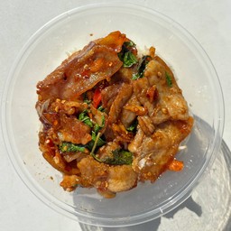 ข้าวกระเพราสามชั้นสไลด์พ่นไฟ