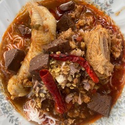 ขนมจีนน้ำเงี้ยวตีนไก่