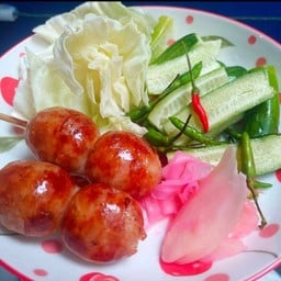 ไส้กรอกอิสานเปรี้ยว 2 ไม้ (4ลูก)