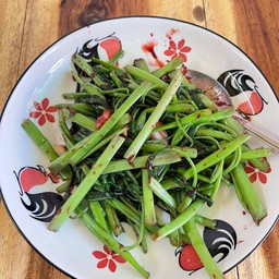 ผักบุ้งผัดเต้าหู้ยี้