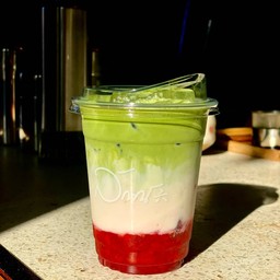 สตอเบอรี่ มัทฉะ Strawberry Matcha