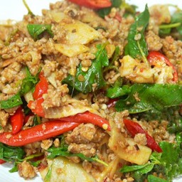 ผัดพริกแกงหน่อไม้ดองหมูสับ