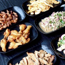 บัดดี้ หมู หมู มาทานที่ร้านได้นะ