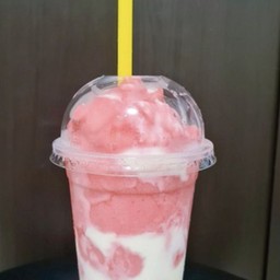 สตอเบอรี่โยเกิร์ตปั่น