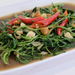 ผัดกระเฉดไฟแดงหมูสับ