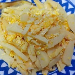 หน่อไม้ผัดไข่ราดข้าว