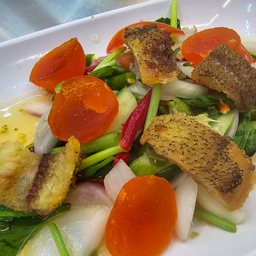 ยำไข่แดง+ปลาสลิด