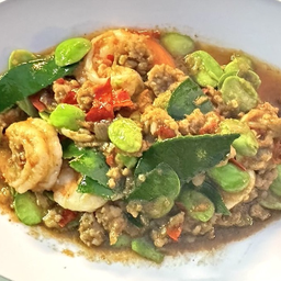 ผัดสะตอกะปิหมูสับกุ้ง