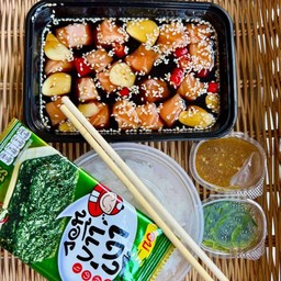 ชุดแซลม่อนเต๋าดองซีอิ๊วพร้อมข้าว+สาหร่าย