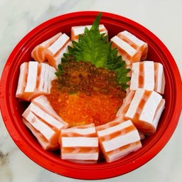 ข้าวหน้าแซลมอนโทโร่อิคุระ